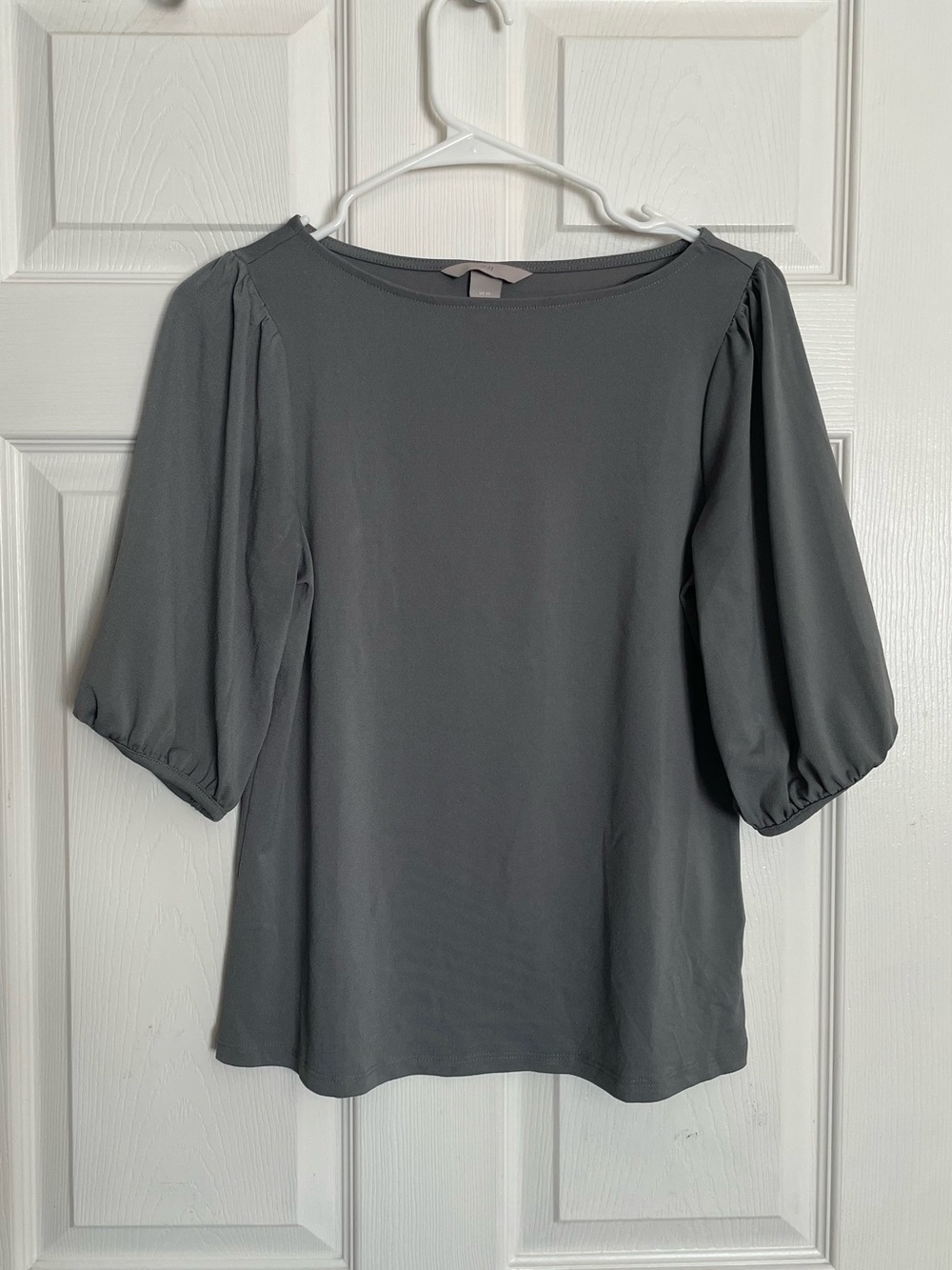 H&M Women’s size XS Gray Puff Sleeve Blouse